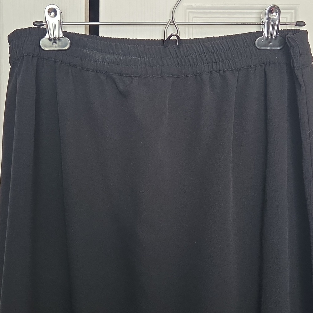 Classic Black Maxi Skirt - Timeless Everyday Style - Picture 2 of 7